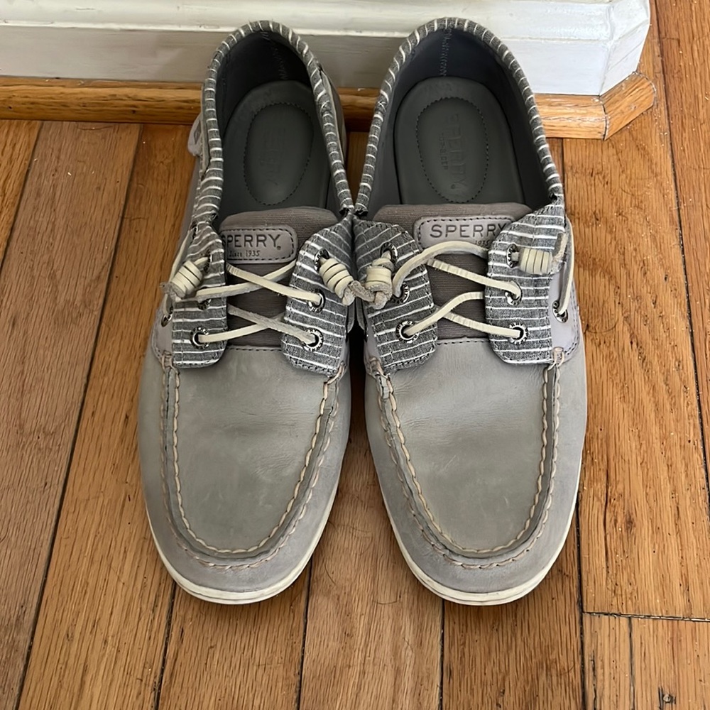 EUC Women’s Gray Striped Sperry Top Siders Size 9